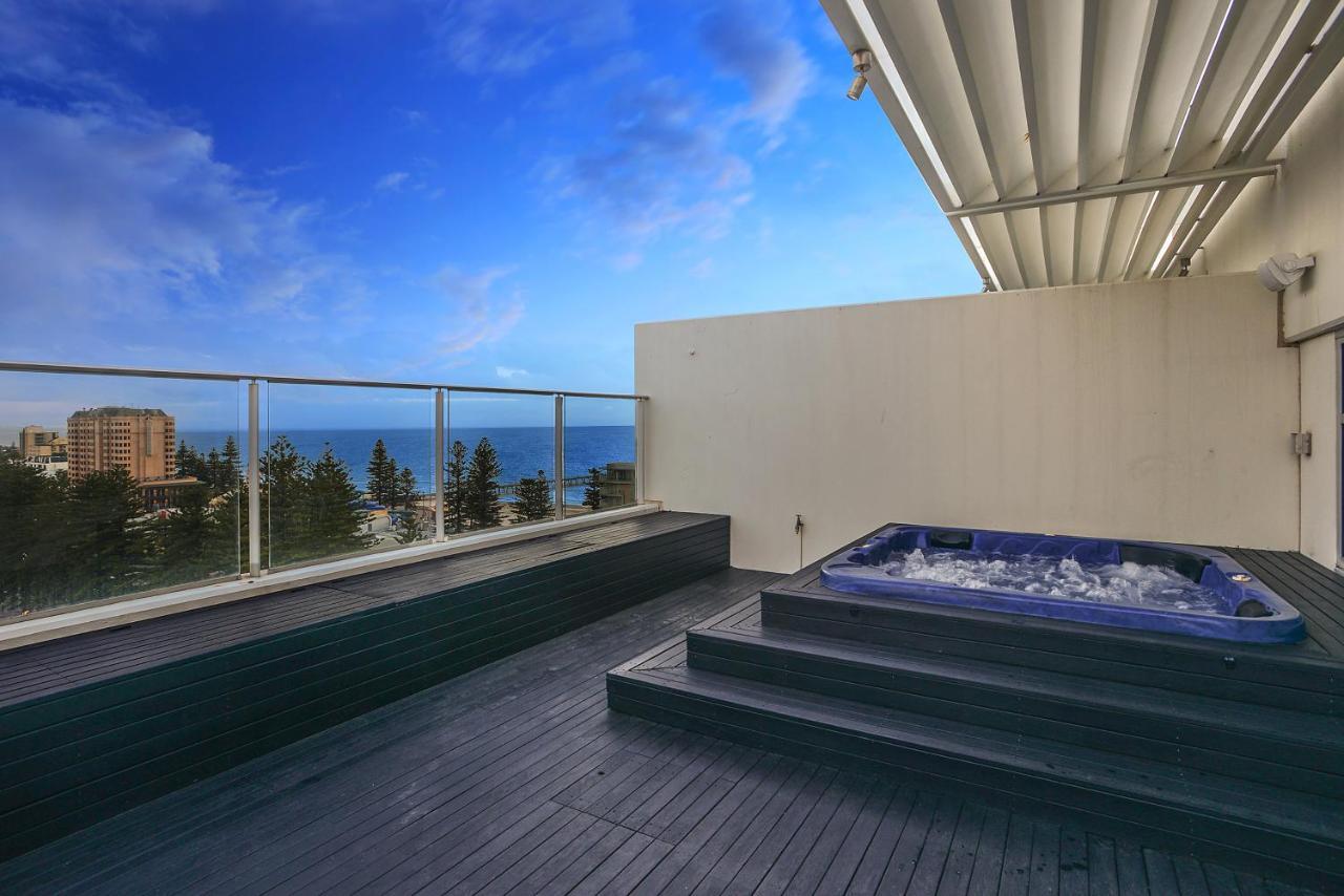 Glenelg Skyline Penthouse - Wifi Holiday home *