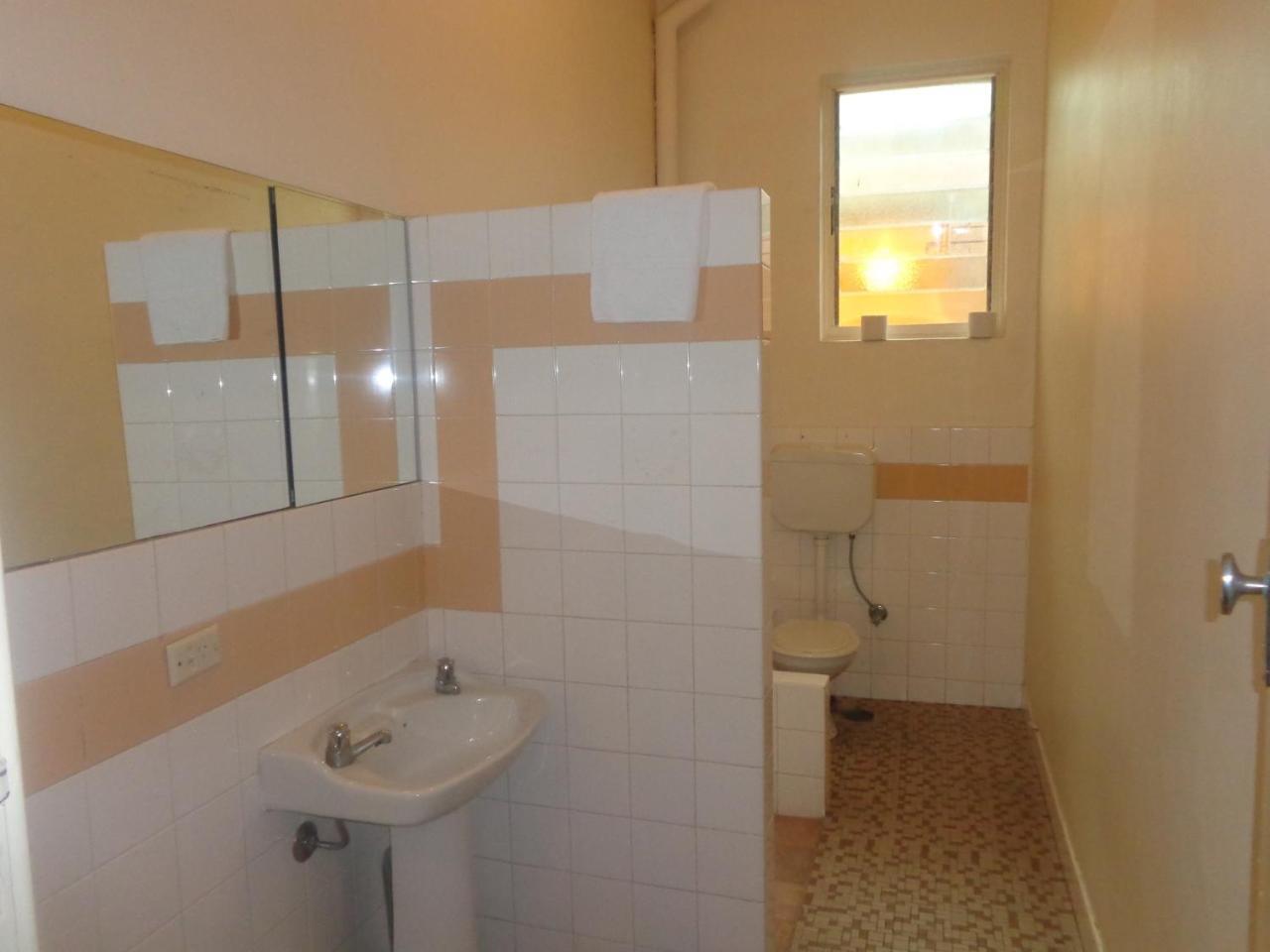 Hostel Backpackers And Travellers Adelaide