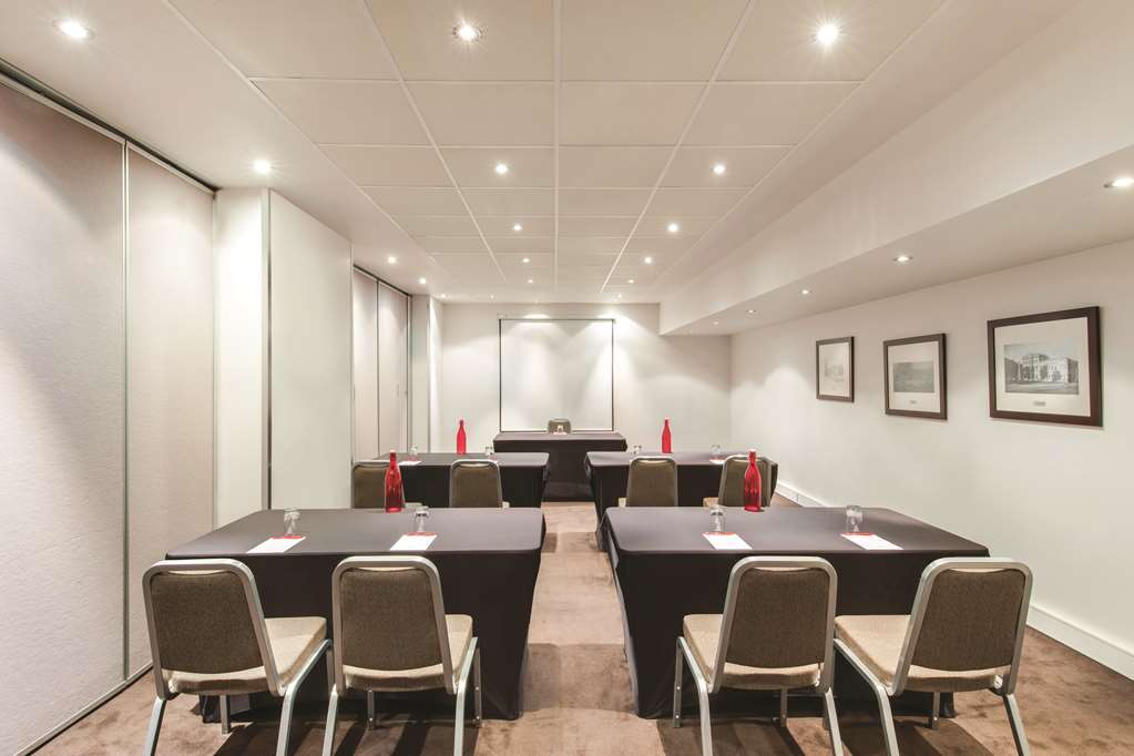 Aparthotel Adina Treasury 4*