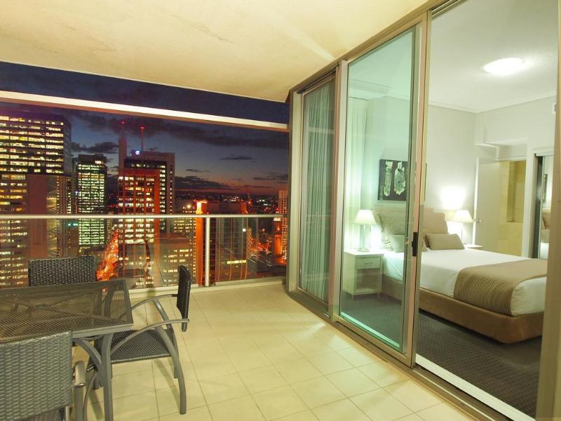 Oaks Embassy Aparthotel Adelaide