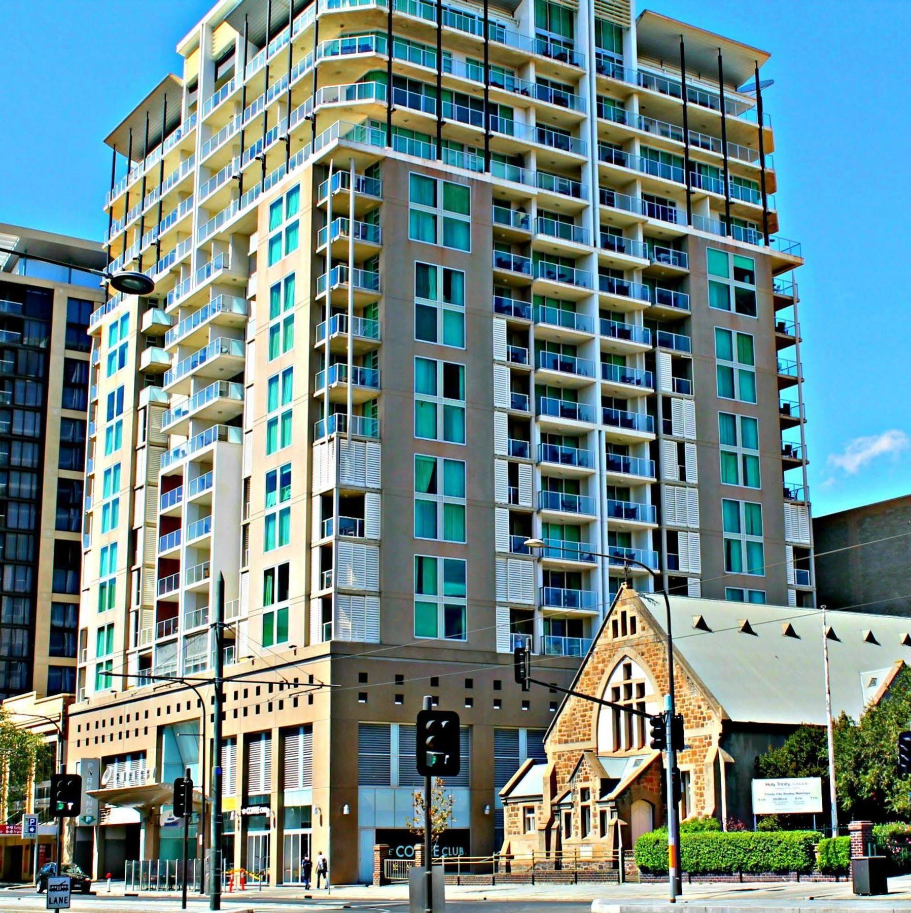 Dress Circle - North Terrace Apartment *
