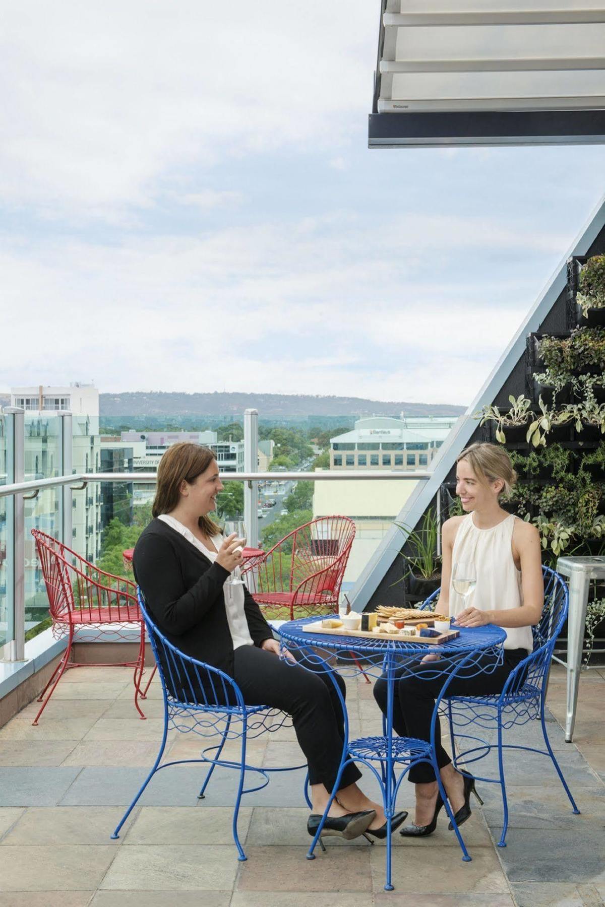 Majestic Roof Garden 4*