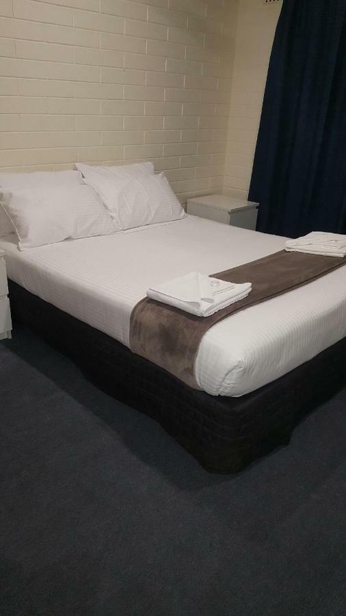 Lockleys Hotel 2*