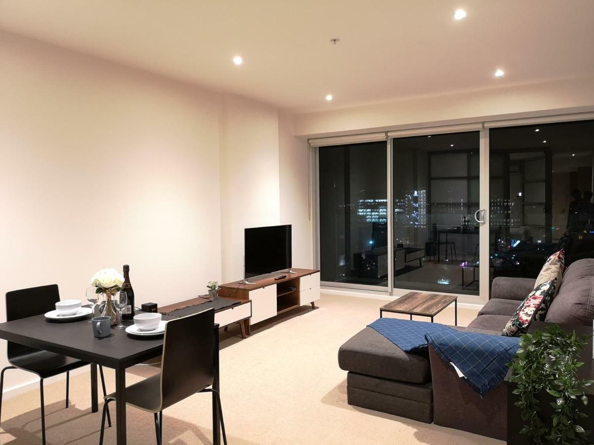 Vision On Morphett Central Aparthotel