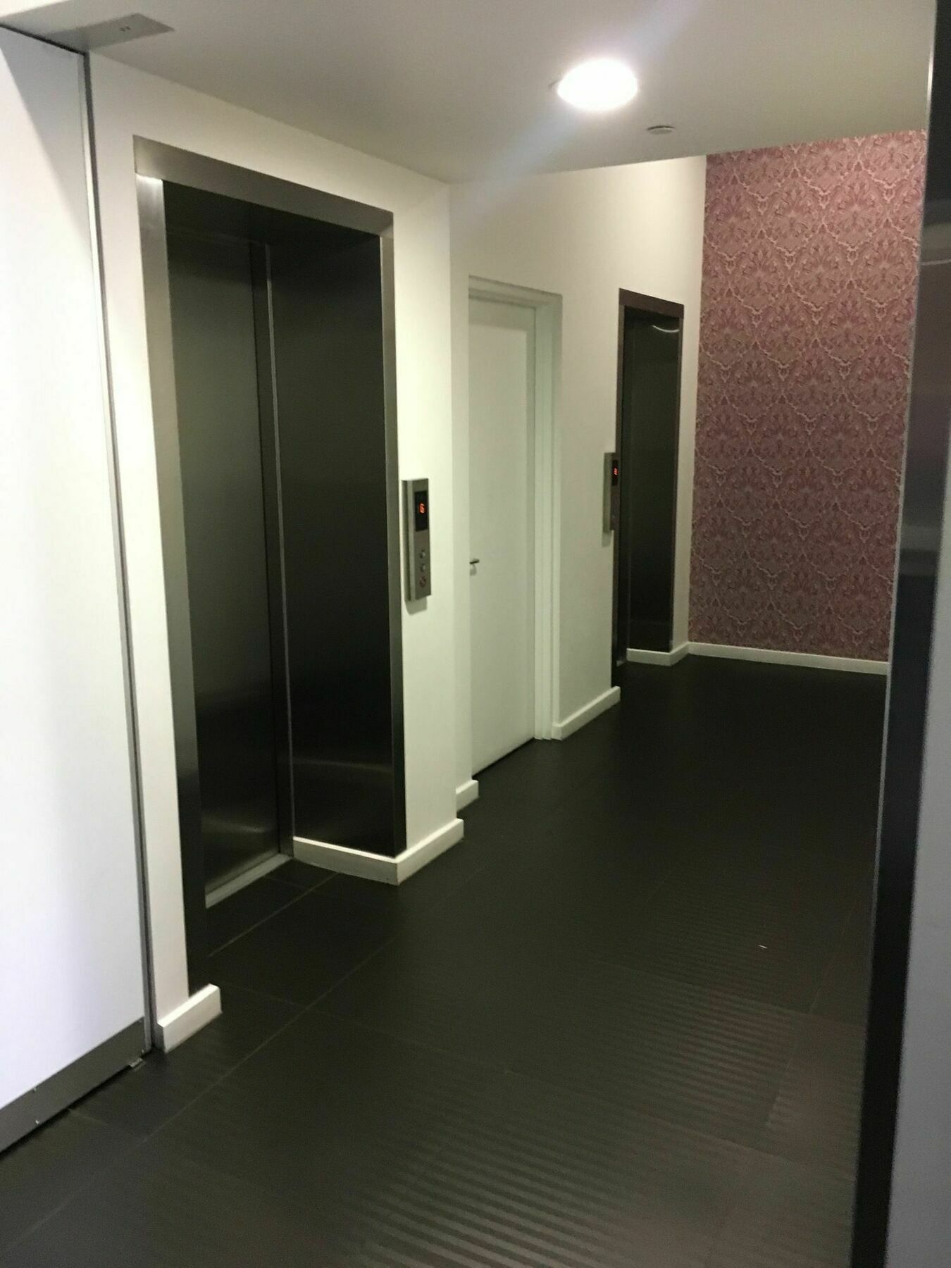 Luxury In The Sky On Hindmarsh Square Apartment
