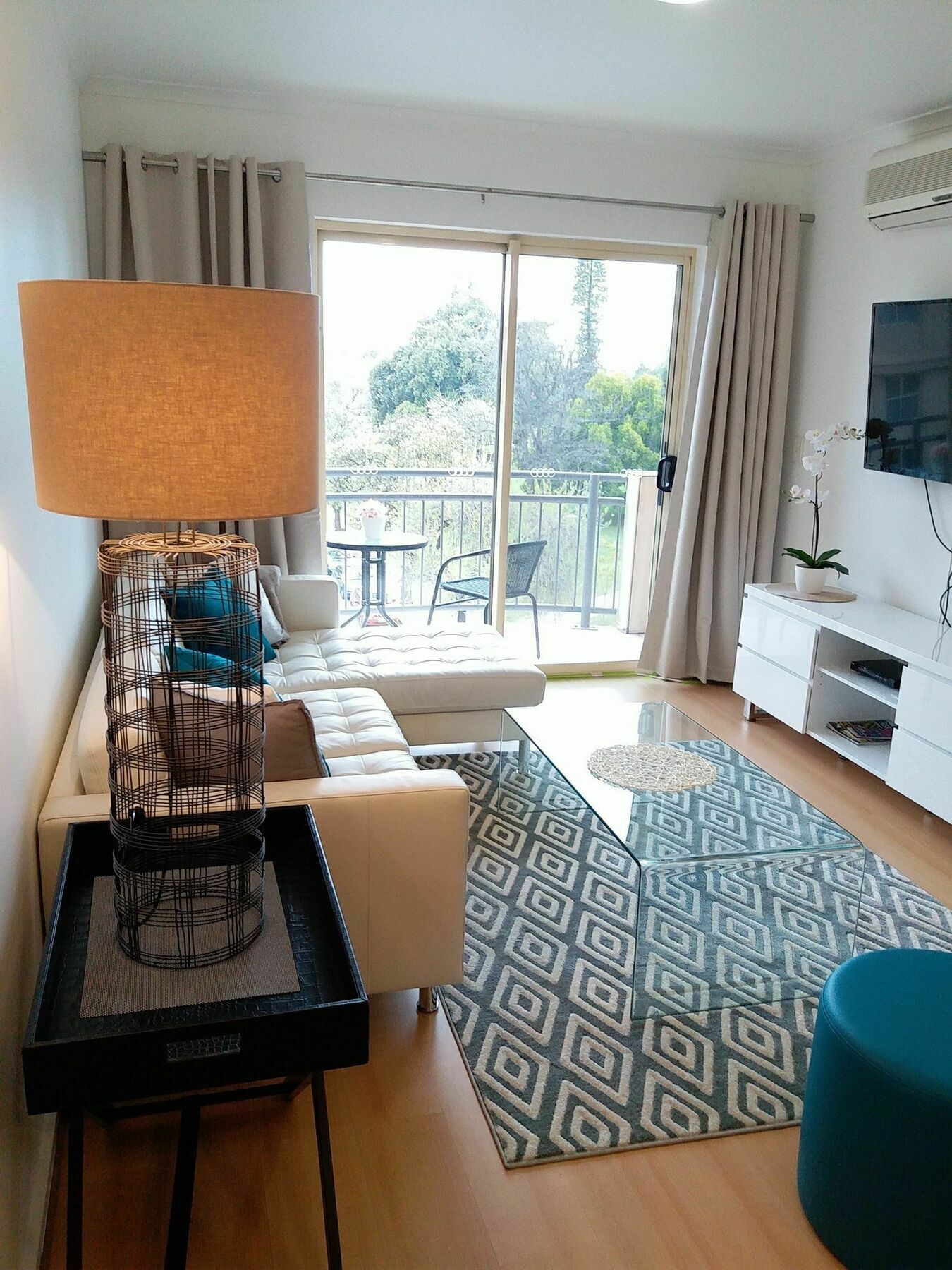 Apartment Spacious 4 Bedroom And 2 Bathrooms *