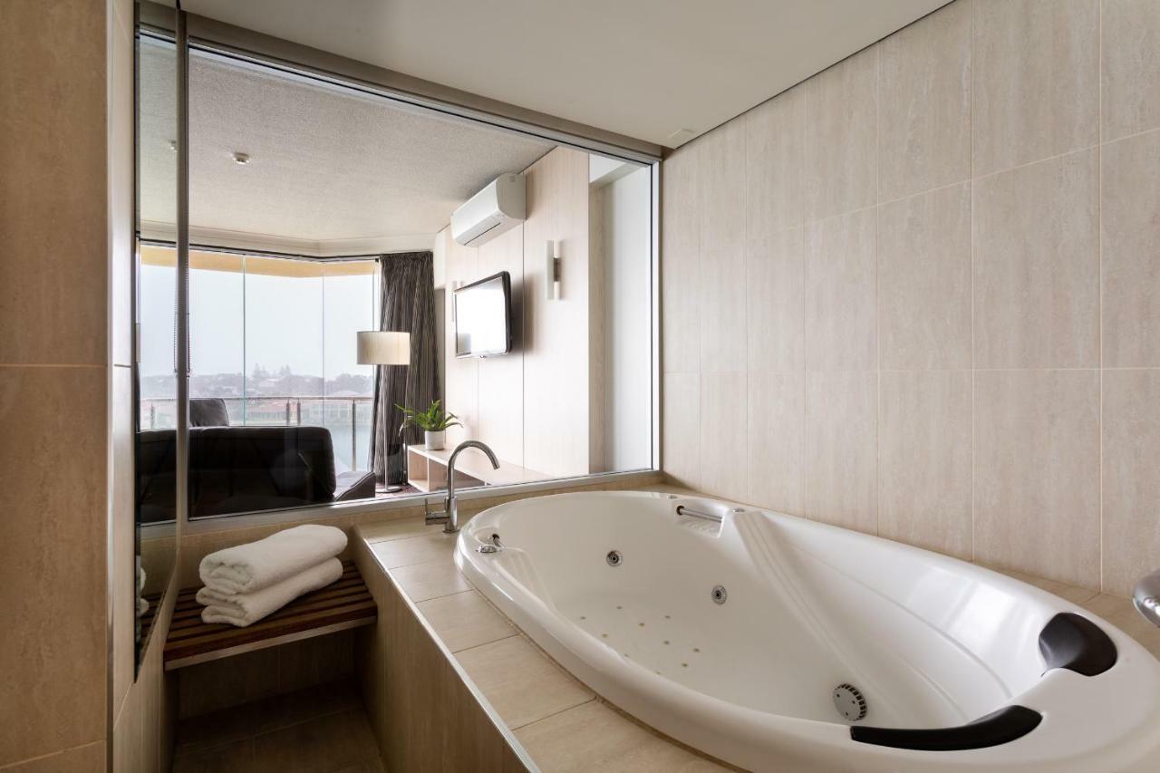 Lakes Hotel Adelaide