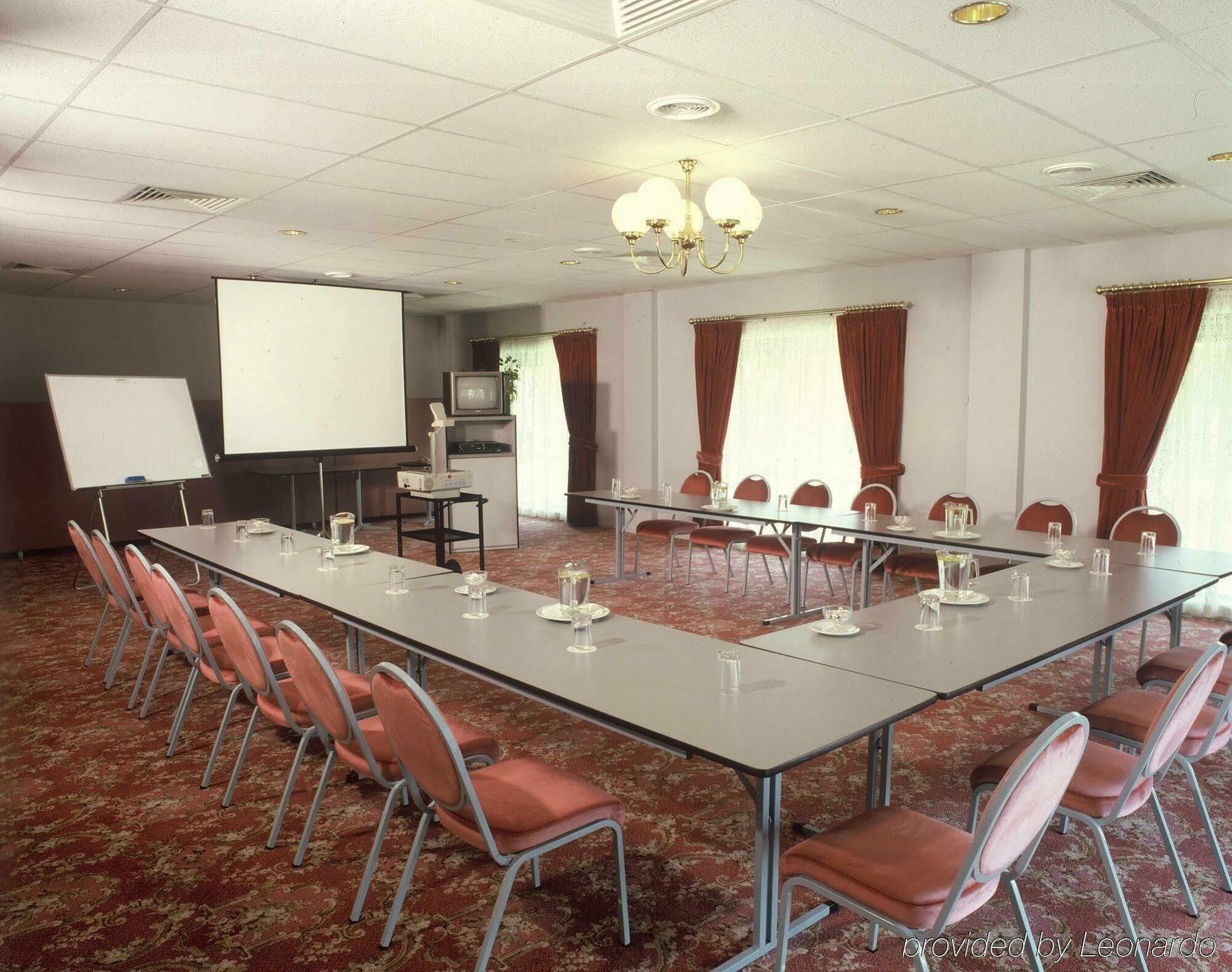 Ibis Styles Manor Motel 4*