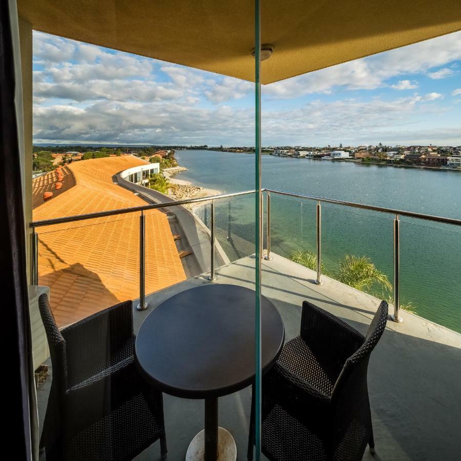 Lakes Adelaide