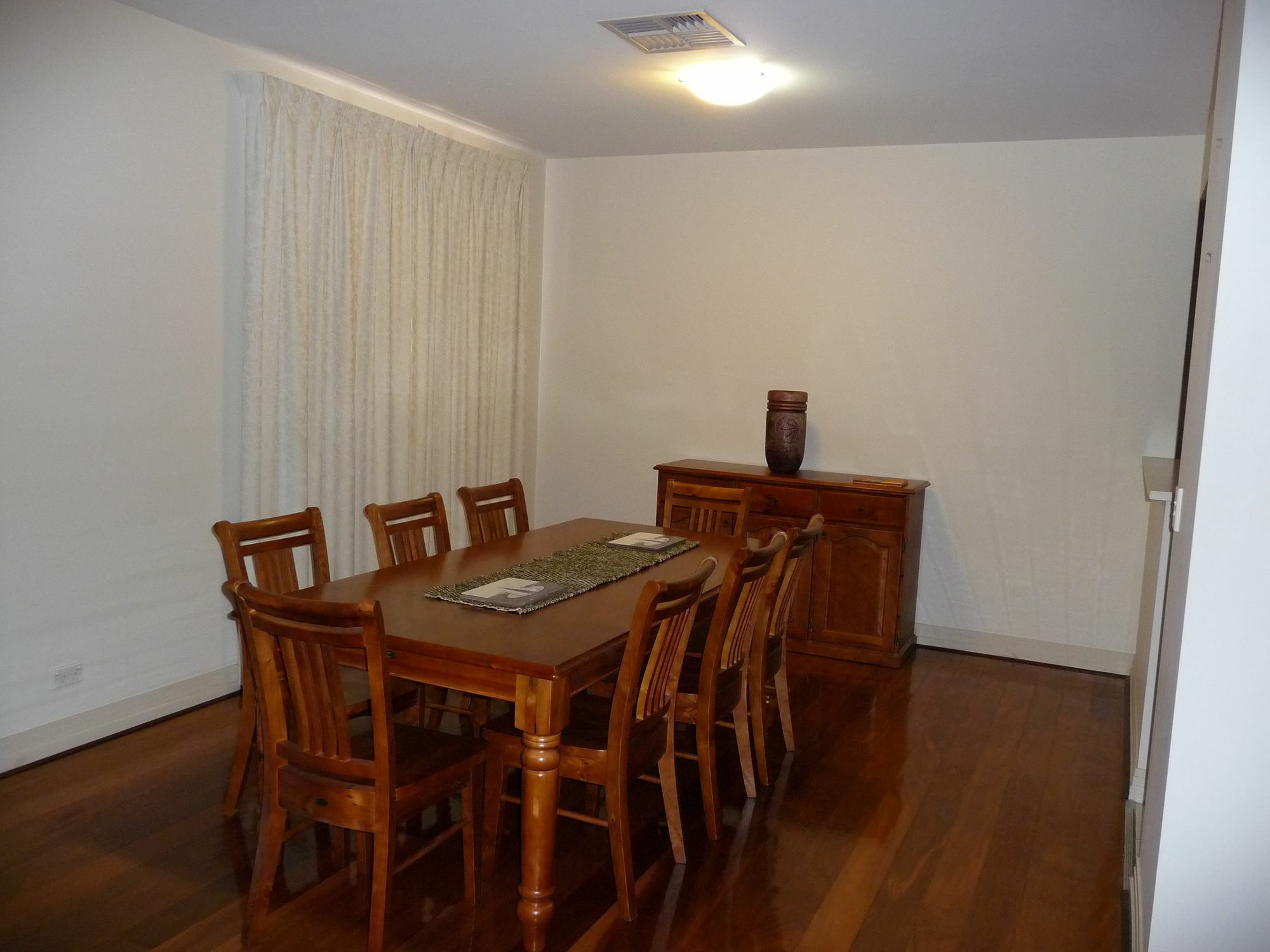Escape 3bd In Adelaides East End 6 *