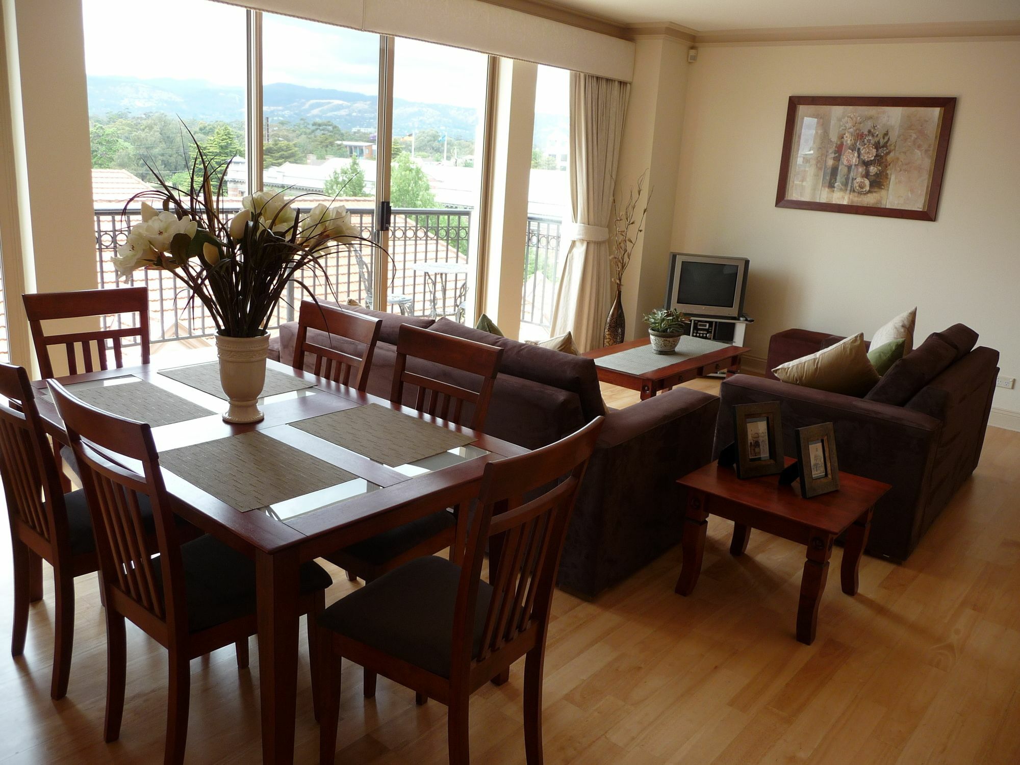 Escape 3bd In Adelaides East End 5 Apartment