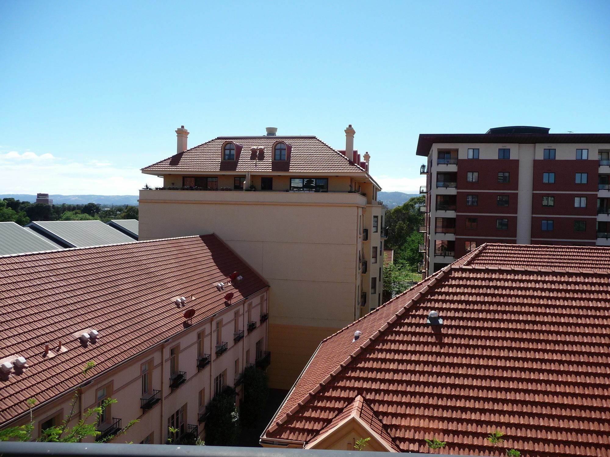 Apartment Escape 3bd In Adelaides East End 5
