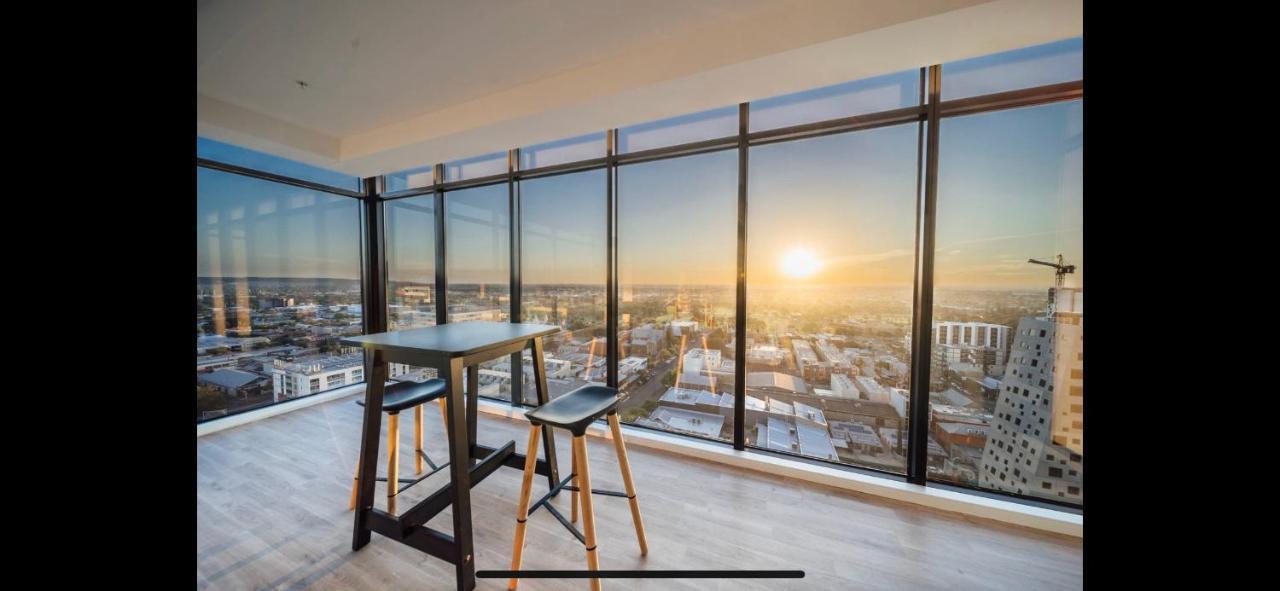 Apartment Style Luxury City + Free Car Parking Adelaide