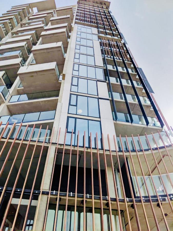 One Cbd , With 1 Carpark Apartment