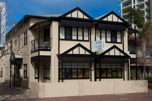 Bayview Glenelg Apartment *