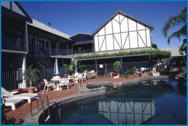 Ibis Styles Manor Motel 4*