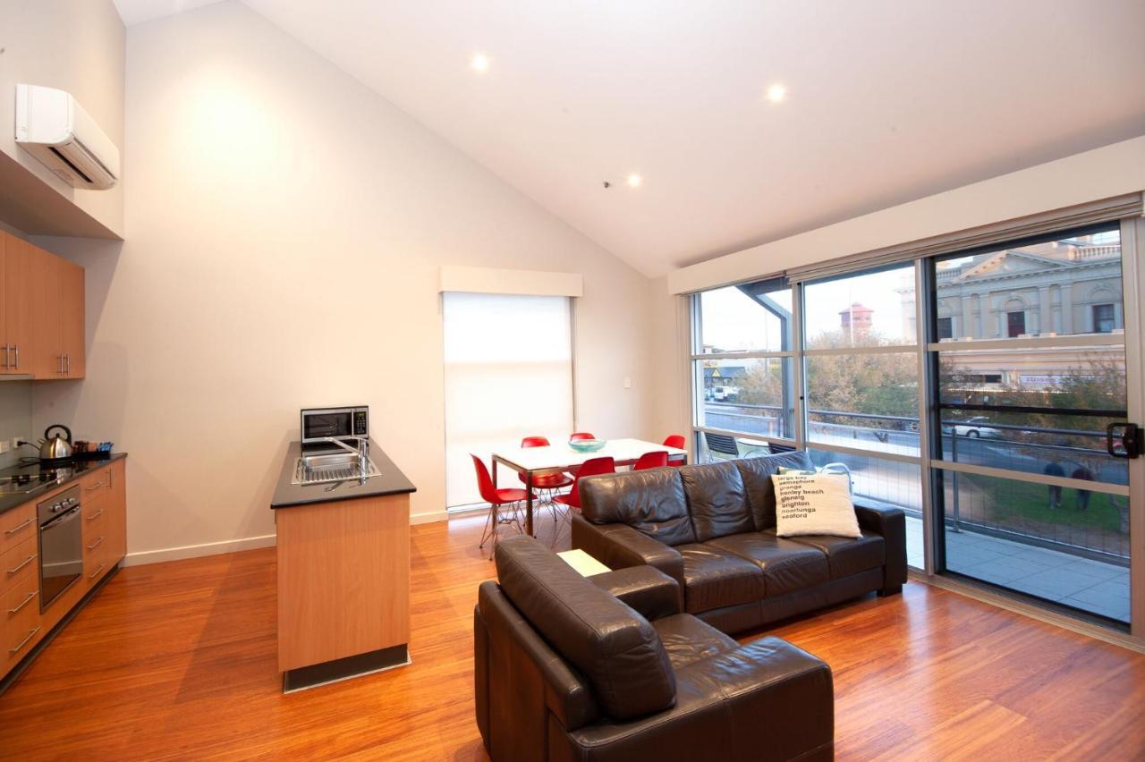Apartment Semaphore Blue *