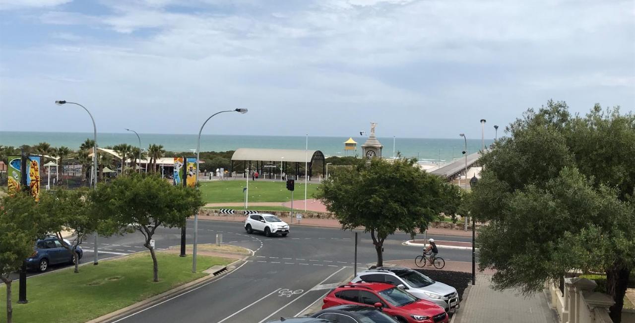 Semaphore Blue Apartment Adelaide