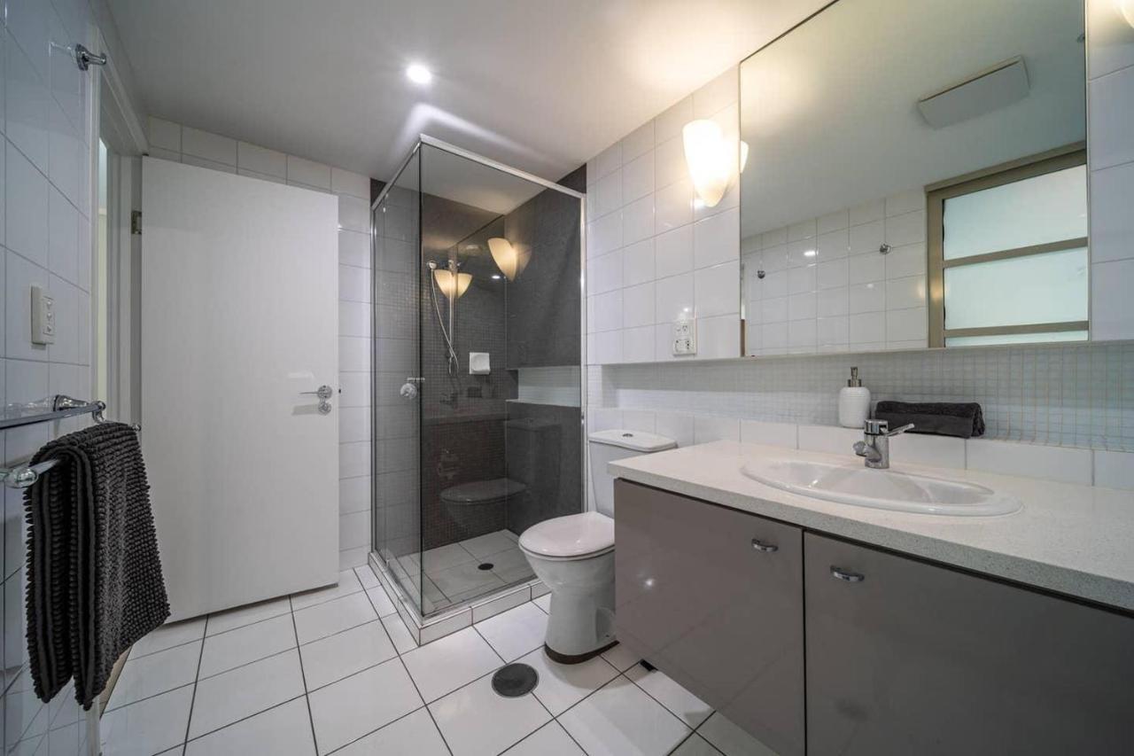 Oval View On North Tce-Gym - Pool - Fireworks Nye Apartment Adelaide