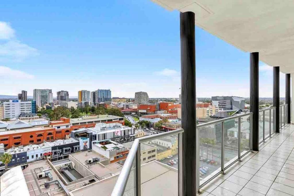 96 North Terrace Stylish Penthouse Apartment *