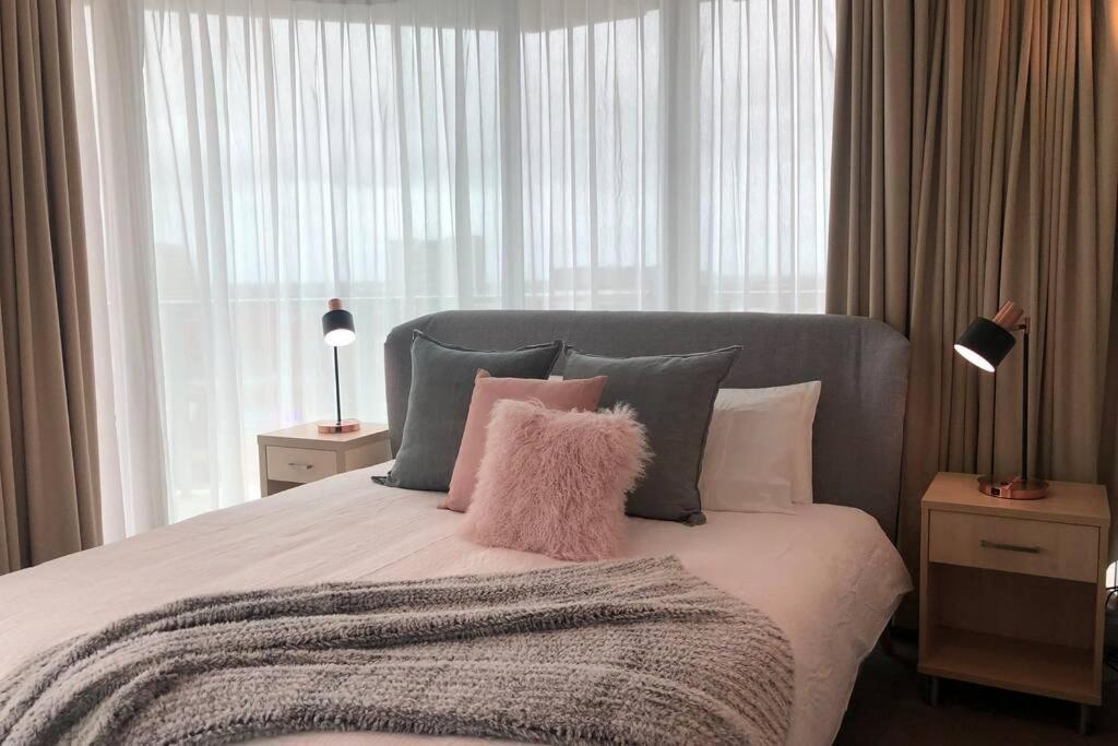 96 North Terrace Stylish Penthouse Apartment *