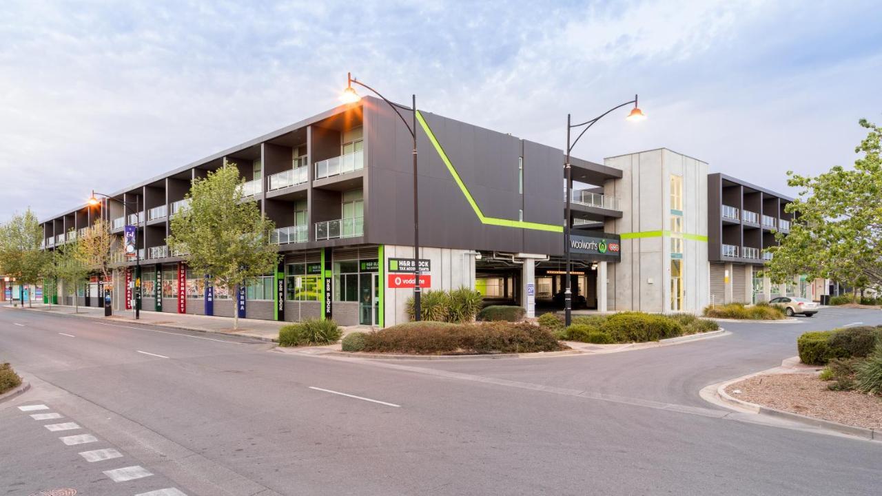 Mawson Lakes 4*