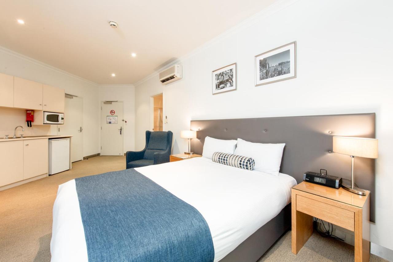 Hotel Mawson Lakes 4*