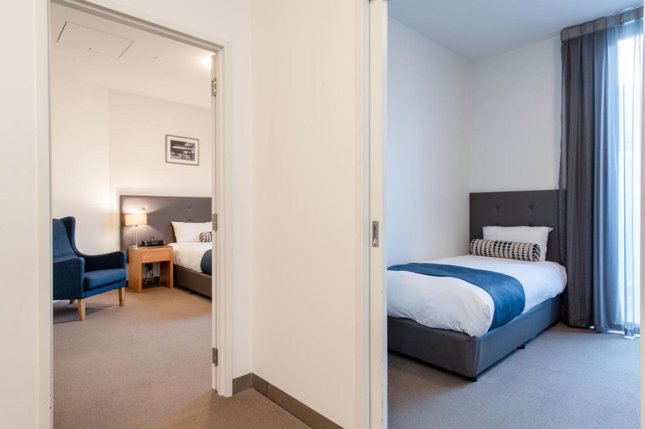 Mawson Lakes 4*