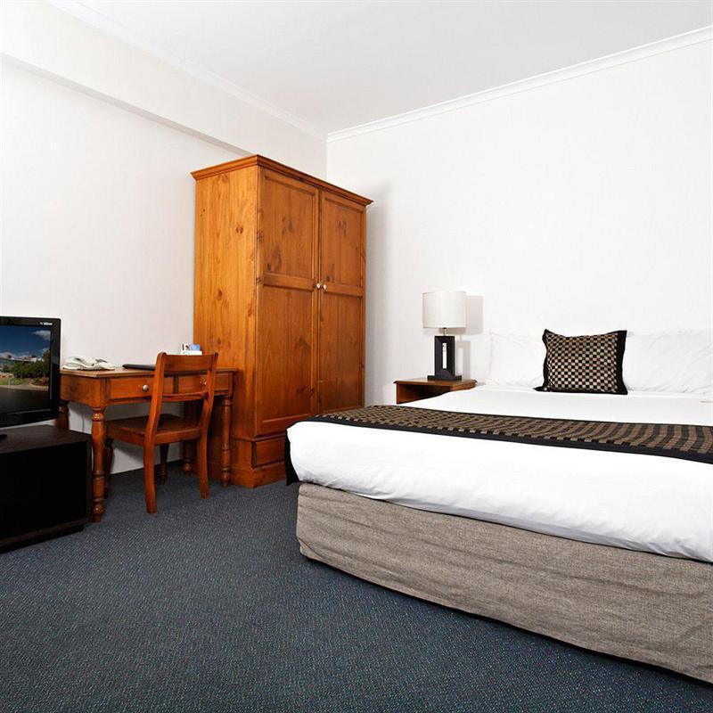 Breakfree Directors Aparthotel 3*