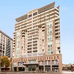 Oaks Adelaide Embassy Suites