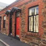 Modern Central China Town Home - Free Carpark