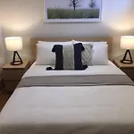 Modern Central China Town Home - Free Carpark