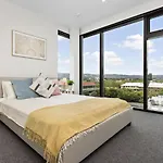 Ambrosia - East End Hillside Haven