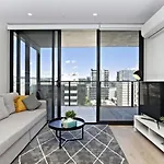 Iris - The Skylight Escape Apartment