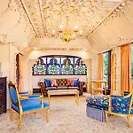 Thorngrove Manor