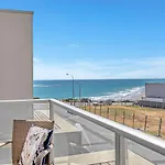 Oceanside At Christies Beach - Contemporary Comfort