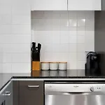 Cbd Modern 2Br Free Parking