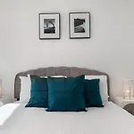 The Amazing 1Br Cbd Apt Premium Location