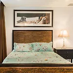 Luxury Oaks Horizons Apartment With A Pool
