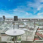 Luxury 2Br Serviced Apartment 1206 At The Rowlands