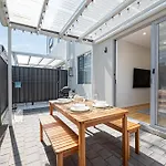 Chic Flinders Park Getaway