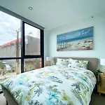 Beautiful 2Br Apt At Adelaide Cbd With Pool-Gym-Bbq