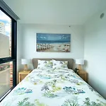 Beautiful 2Br Apt At Adelaide Cbd With Pool-Gym-Bbq