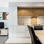 Hi 5 Stars Luxury Adelaide City Apartment