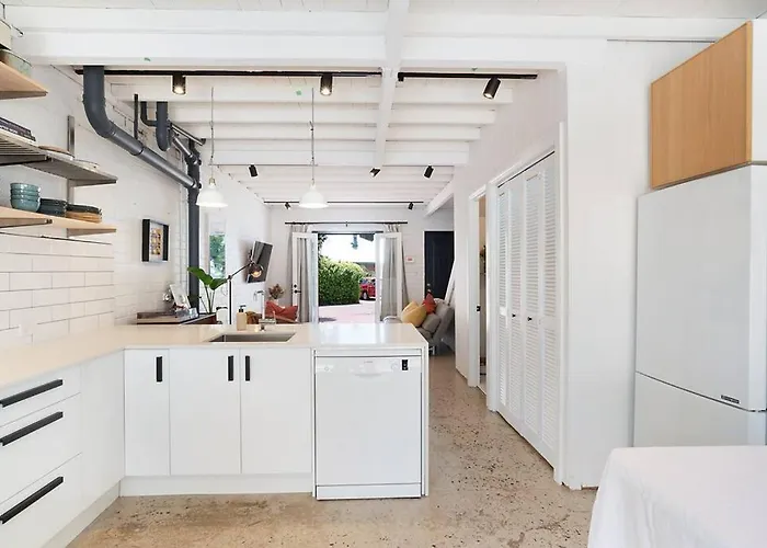 Stylish, Comfortable And Pet Friendly Home In The Heart Of Kensington