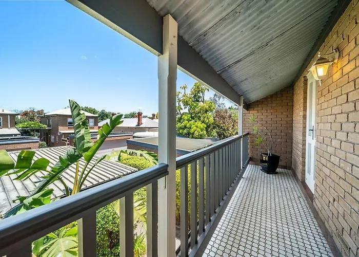Petal And Bloom - 3Br Family Cbd