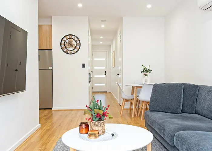 Chic Flinders Park Getaway