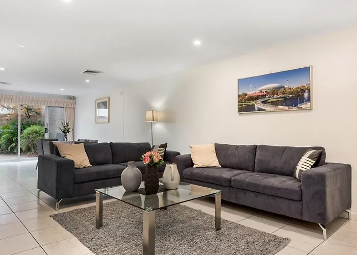 Adelaide Style Accommodation-Close To City-North Adelaide-3 Bdrm- Free Parking
