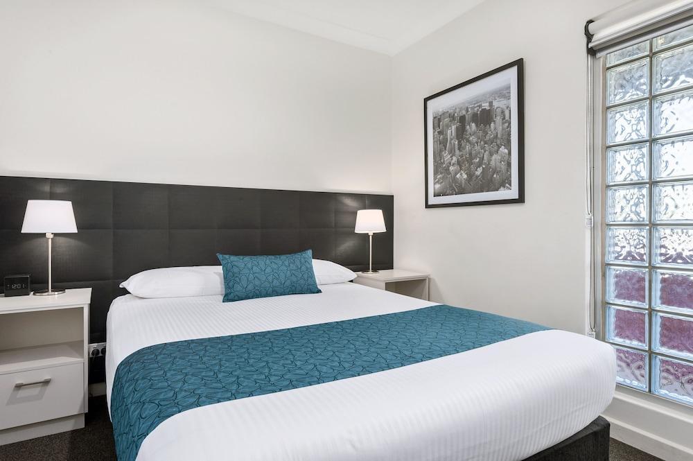 Comfort & Manhattan Hotel 3*