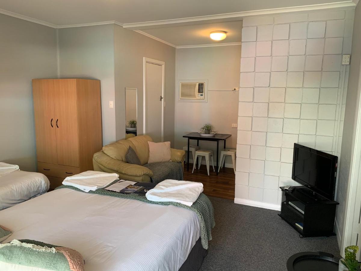 Aparthotel Hello And 3*